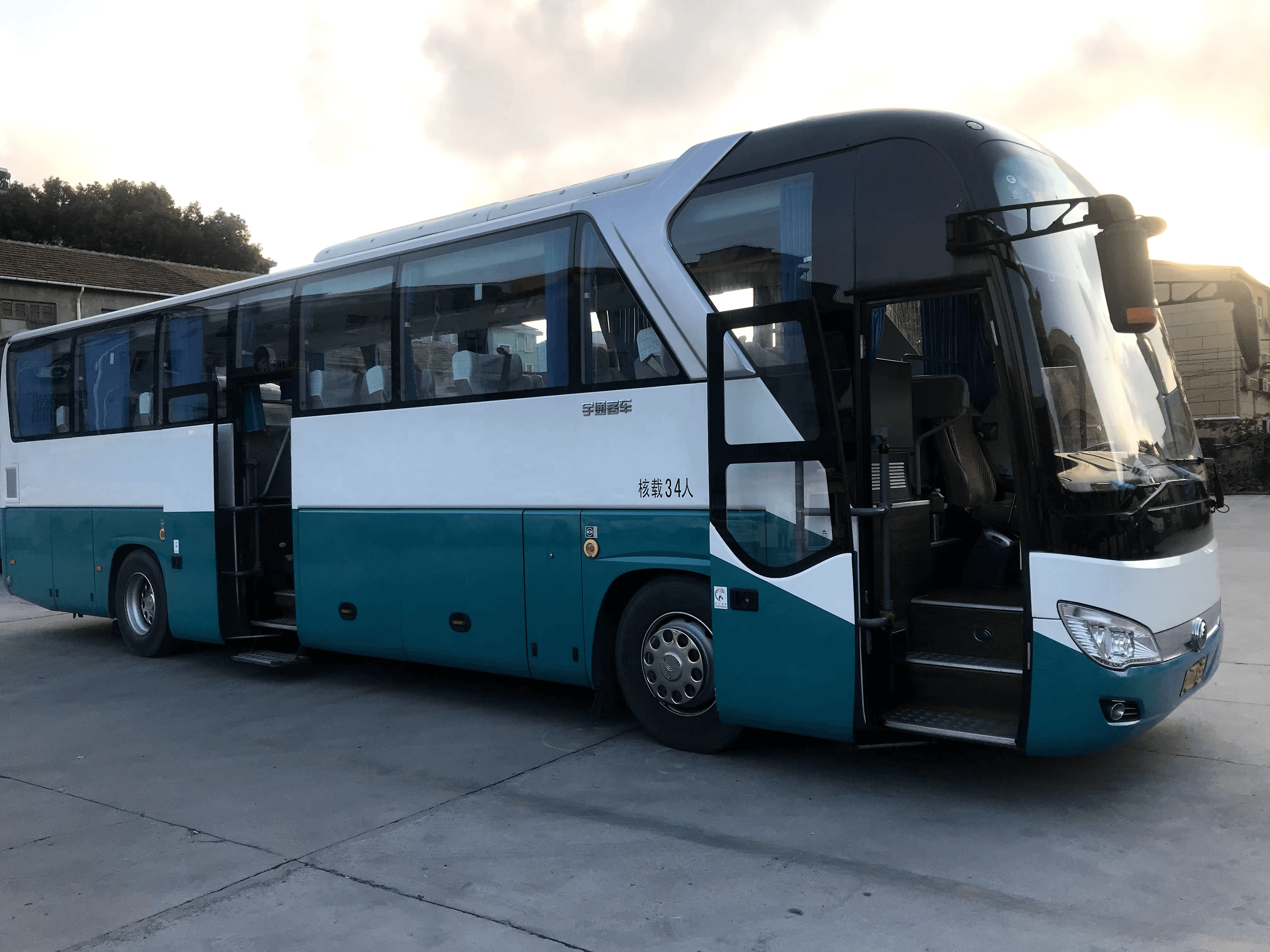 34-seat VIP - Image 1